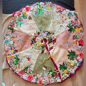 Glitterville studio Tree Skirt with Floral Appliqués Pink & Cream